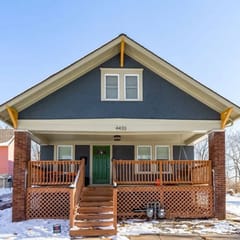Forest Avenue Flat (1st Floor Apt) · 2BR | 2 Private Baths | Extended Stays