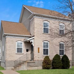 Hunter House · Modern Escape: 5BR/2.5BA Near St. Louis Must-Sees