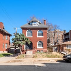 The Chase off Grand: Historic Shaw Home • Sleeps 14 • Near Zoo & Arch